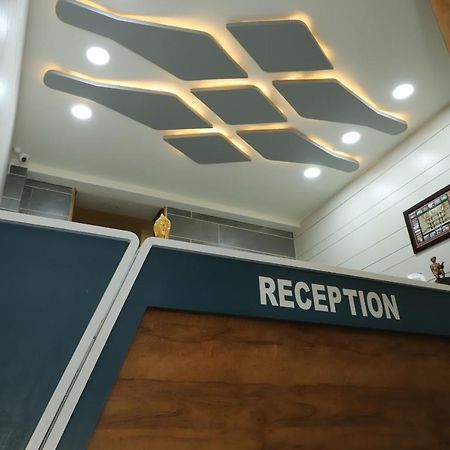 Hotel Dolphin Residency Pātan 외부 사진