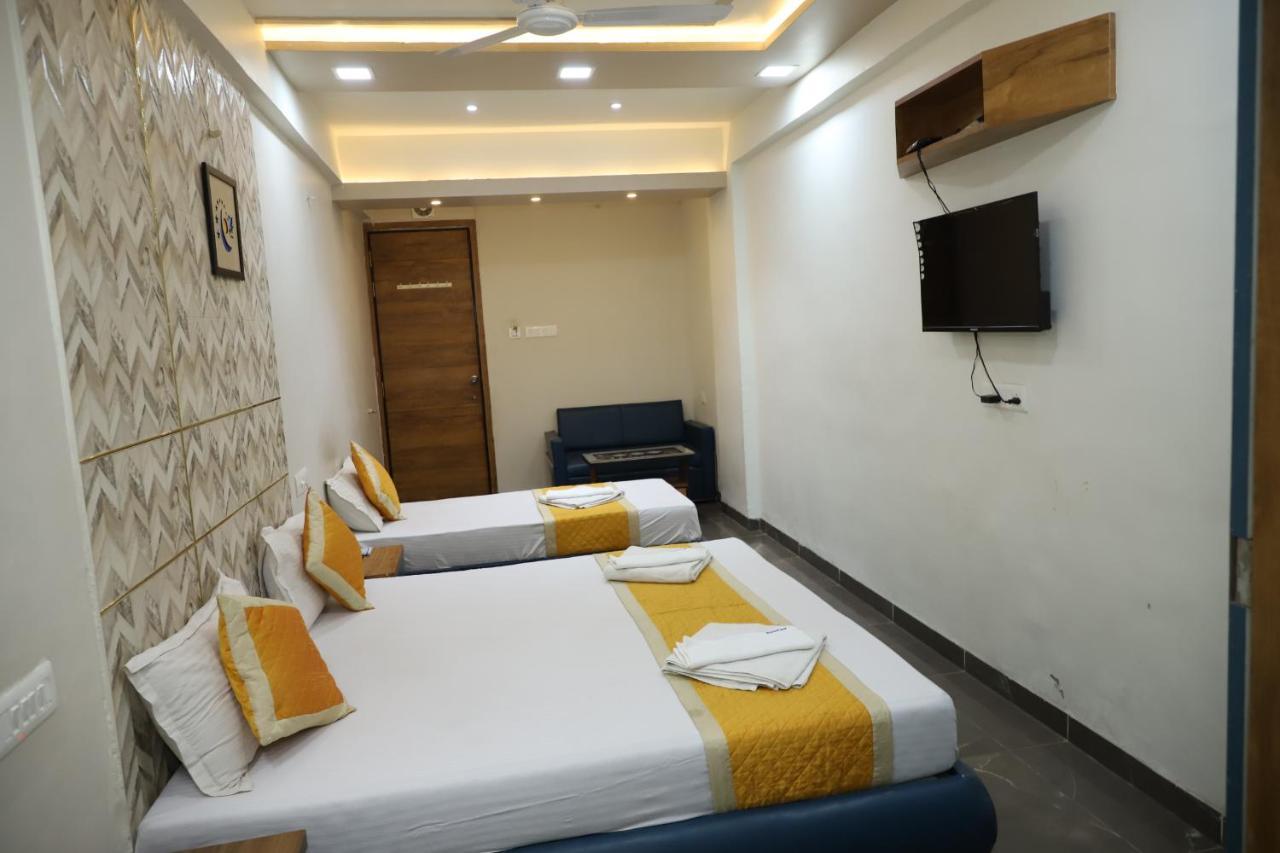 Hotel Dolphin Residency Pātan 외부 사진