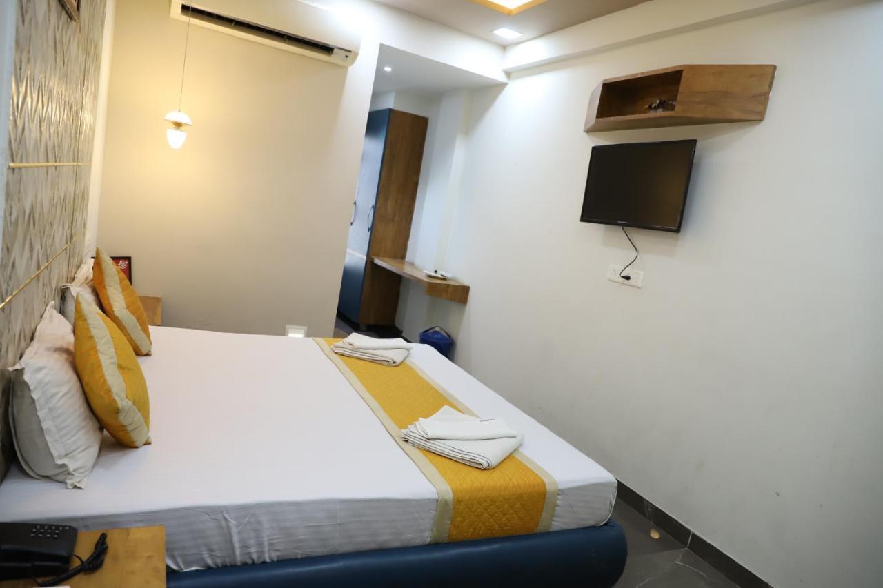 Hotel Dolphin Residency Pātan 외부 사진