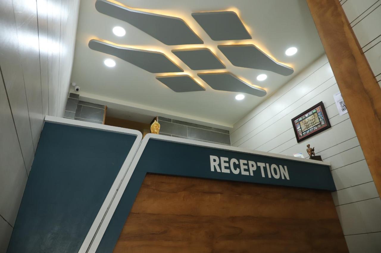 Hotel Dolphin Residency Pātan 외부 사진