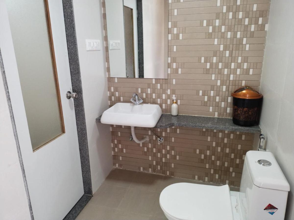 Hotel Dolphin Residency Pātan 외부 사진