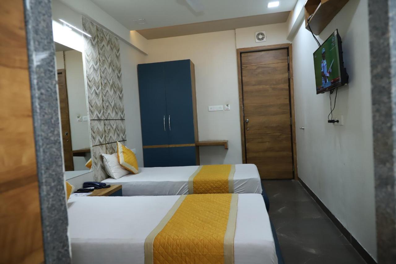 Hotel Dolphin Residency Pātan 외부 사진