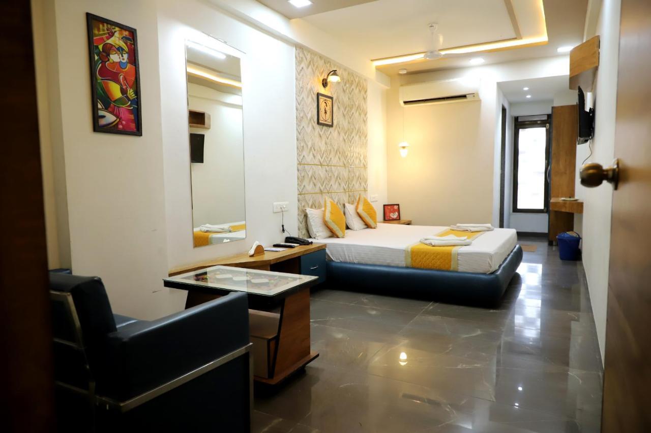 Hotel Dolphin Residency Pātan 외부 사진